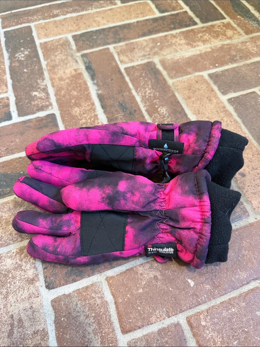 3M Thinsulate Kids Pink and Black Insulated Winter Gloves Waterproof